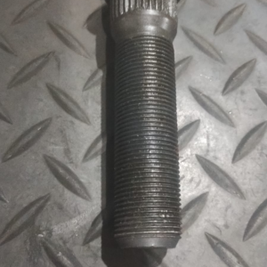 Perno de rueda de camión